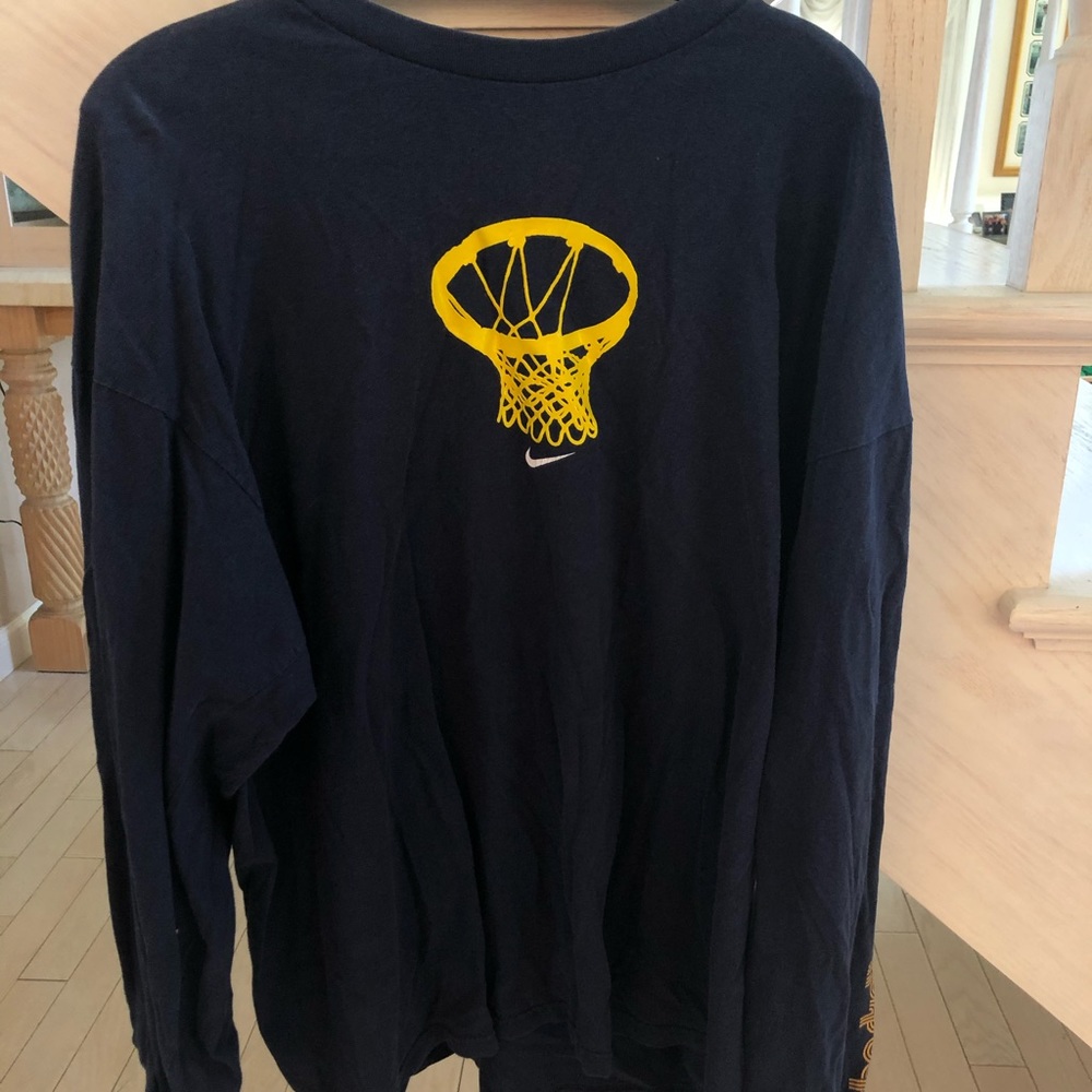 NIKE men’s basketball long sleeve navy and yellow